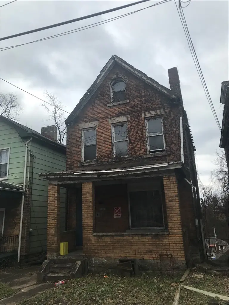 2258 Hawthorne Ave