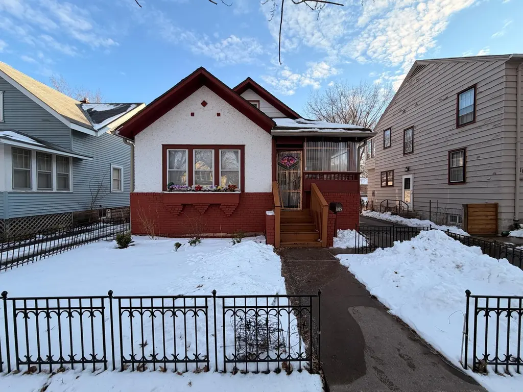 102 Geranium Ave W