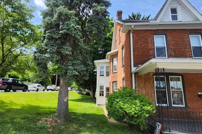 46 W Third St