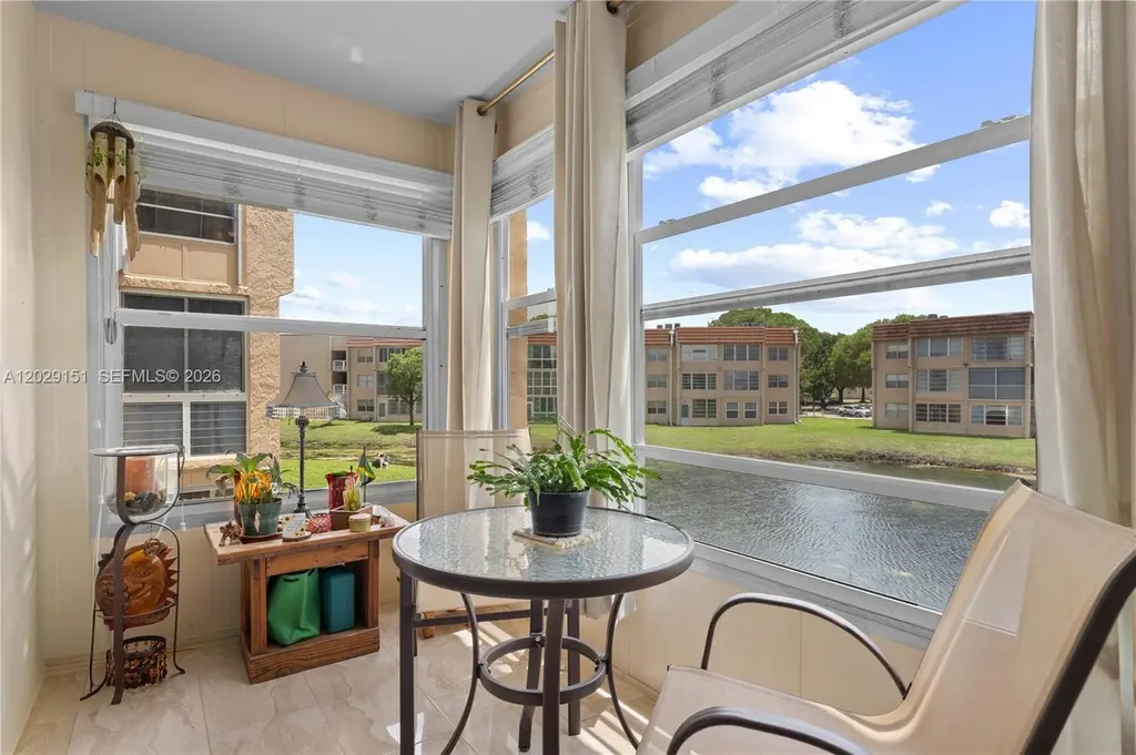 9340 Sunrise Lakes Blvd #209