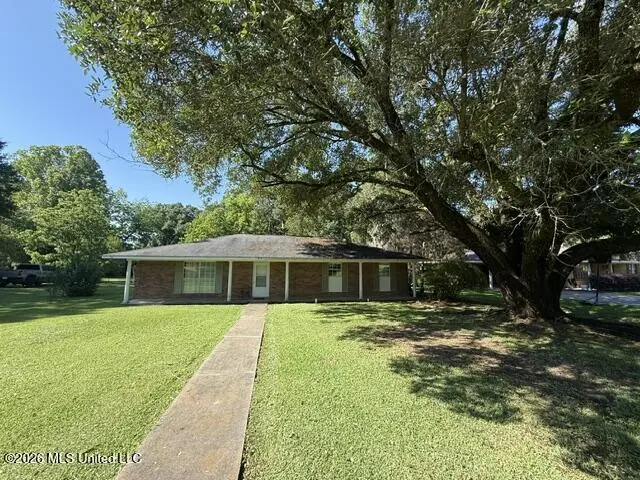 812 Meadowbrook Ln