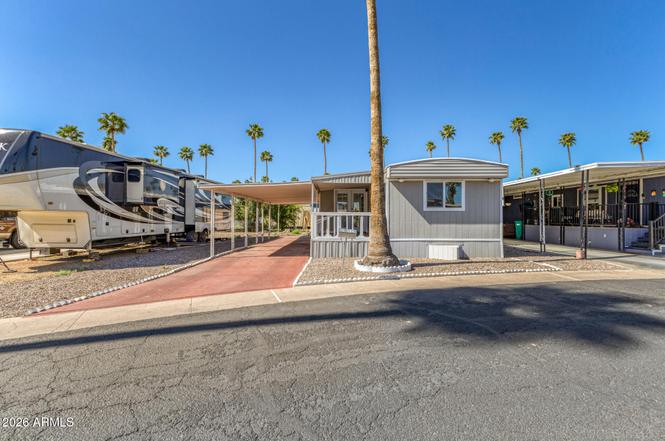 2050 W Dunlap Ave Unit D52