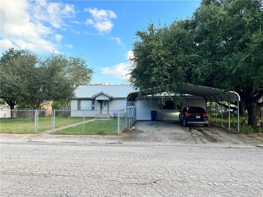 305 Laredo St