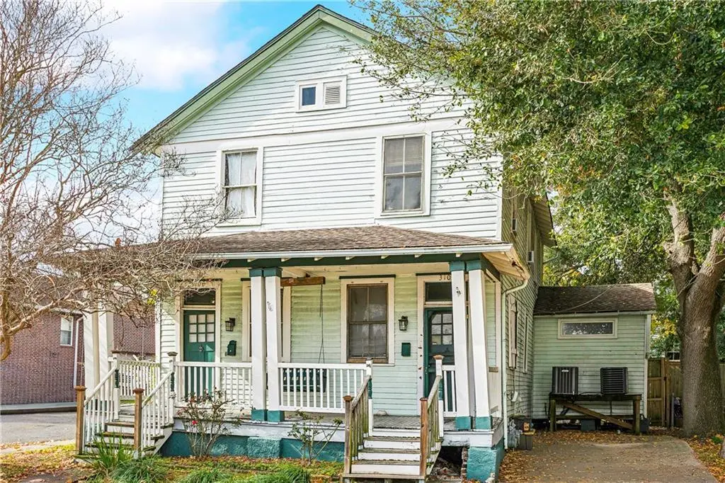 3100 02 Robert St