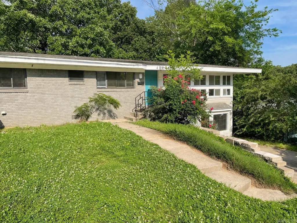 4803 Lynn Ln
