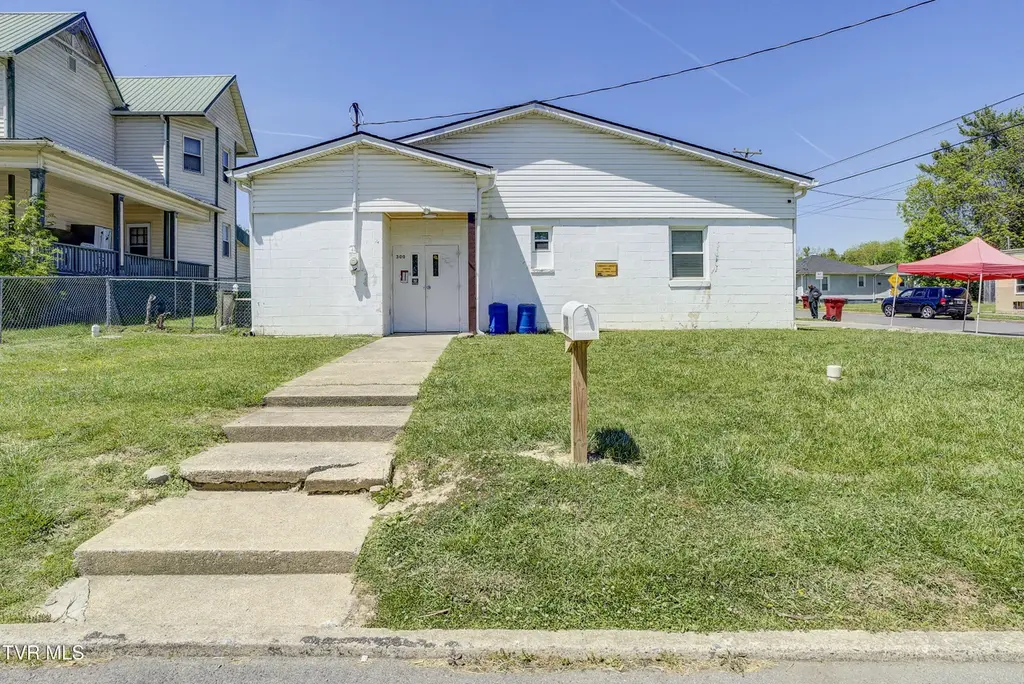 300 Chilhowie Ave