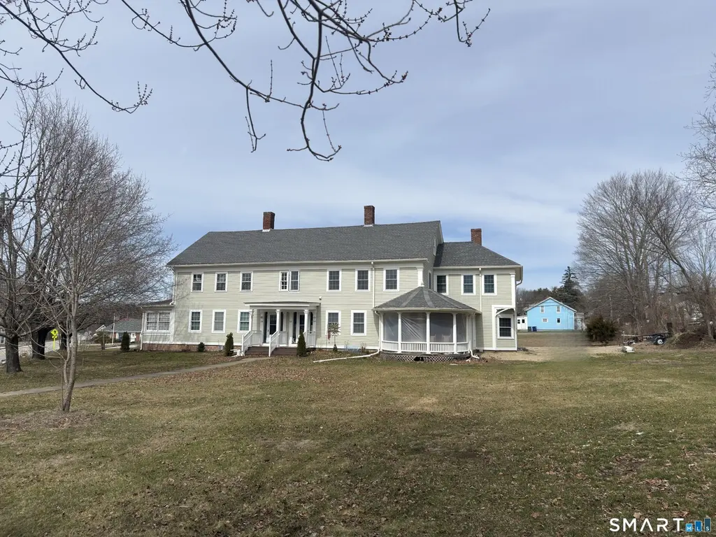 46-52 Wauregan Rd