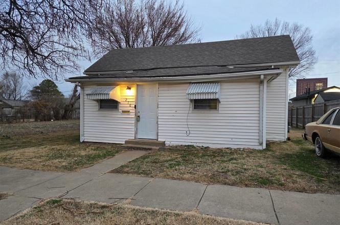 216 S Cheyenne Ave