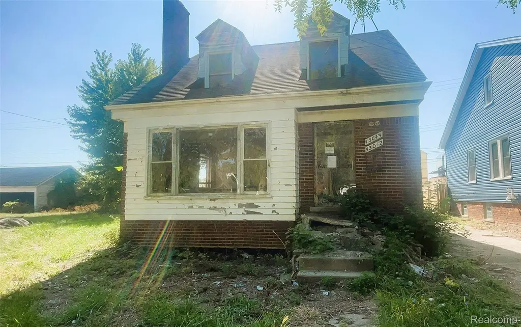 13042 Evanston St