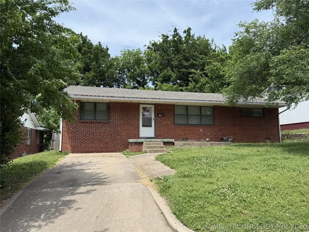 900 Yale Dr