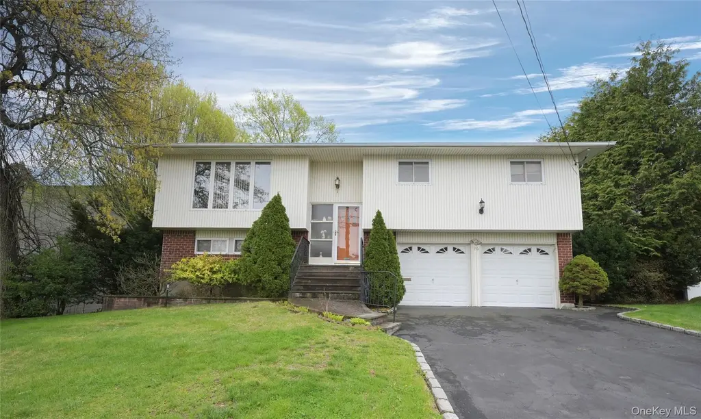 96 Cedar Dr W