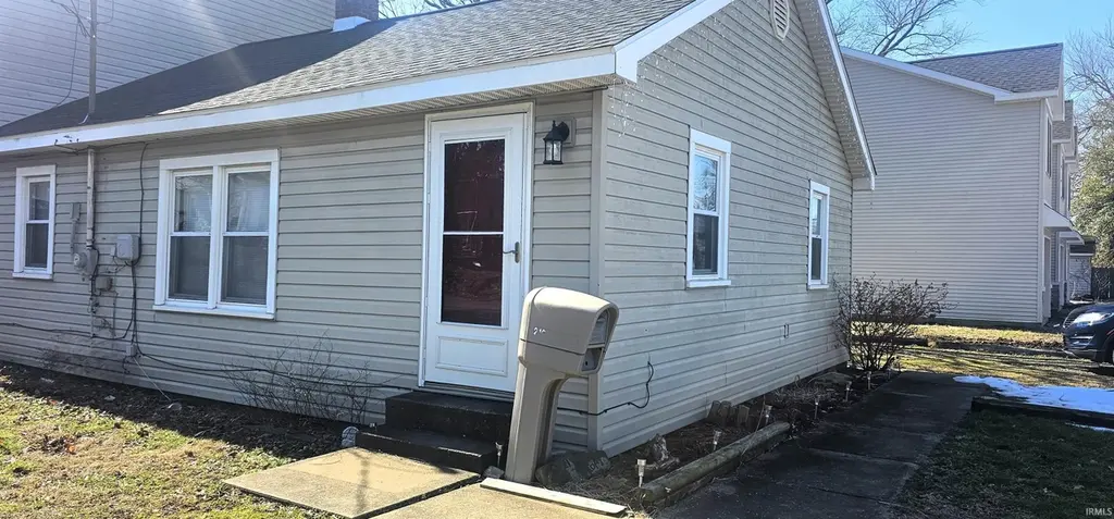 219 E Taylor St