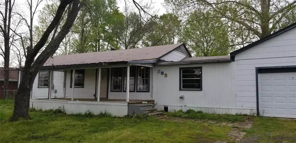 203 N Main St