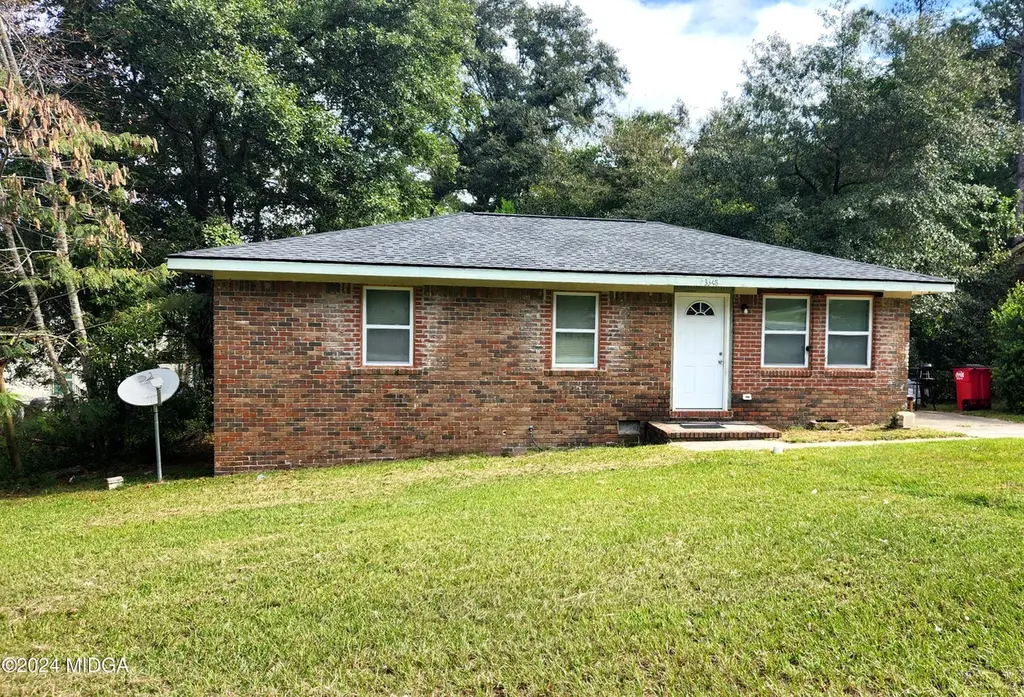 3348 Kings Park Cir