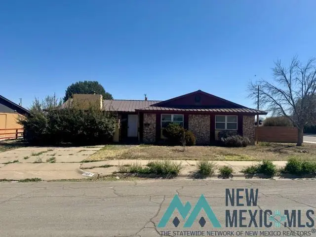 1109 Avenida Manana St