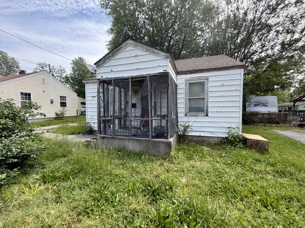 1112 N West Ave
