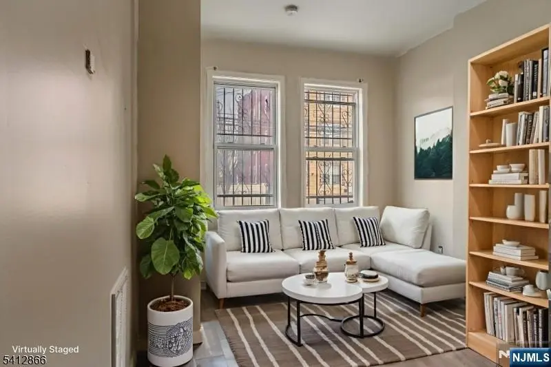 324A 14th Ave