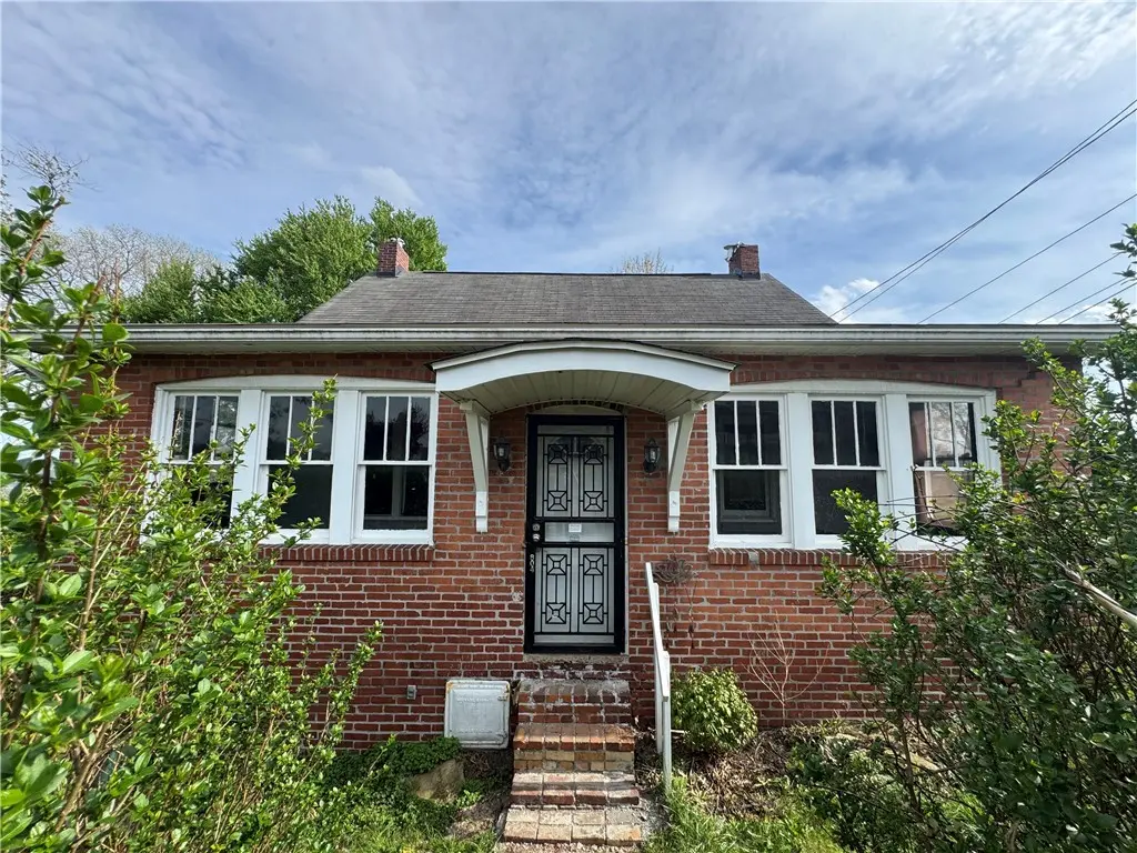 804 Eastman St