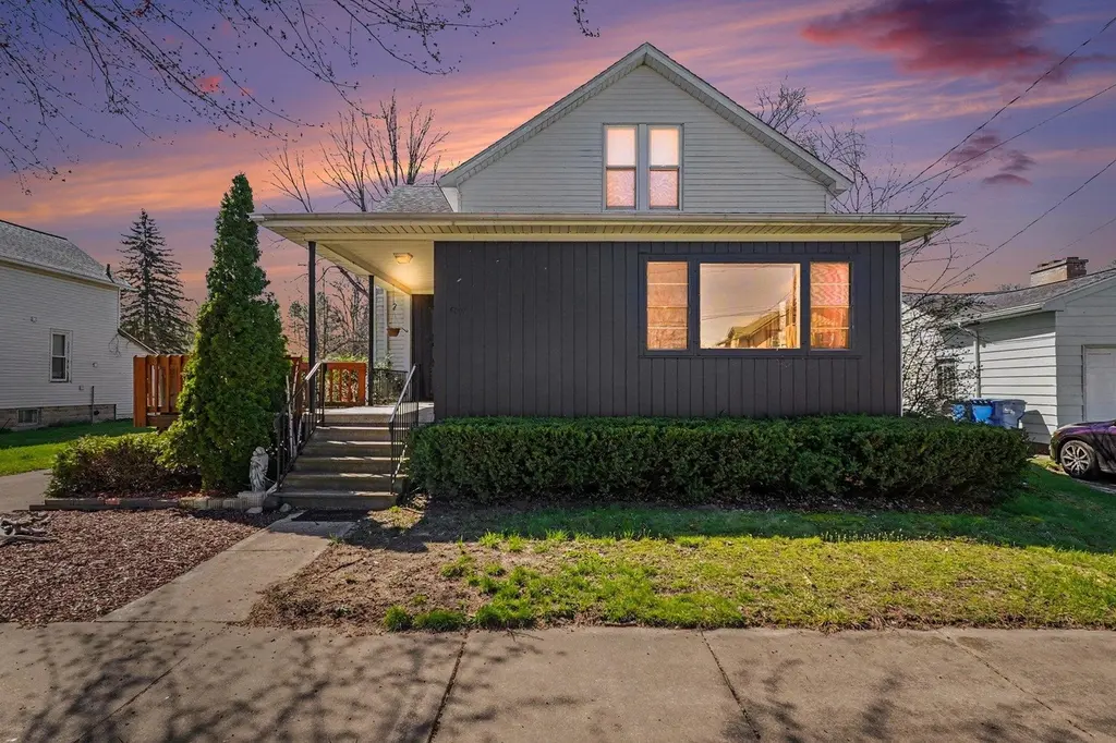 708 Nebobish Ave