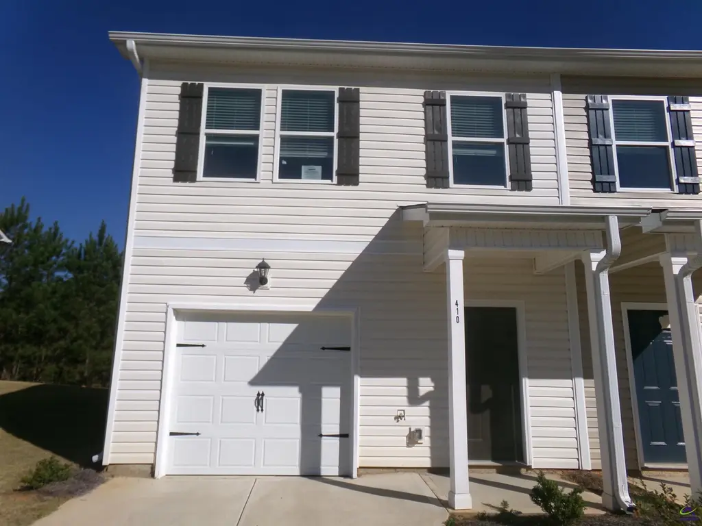 410 NW Oakwood Dr