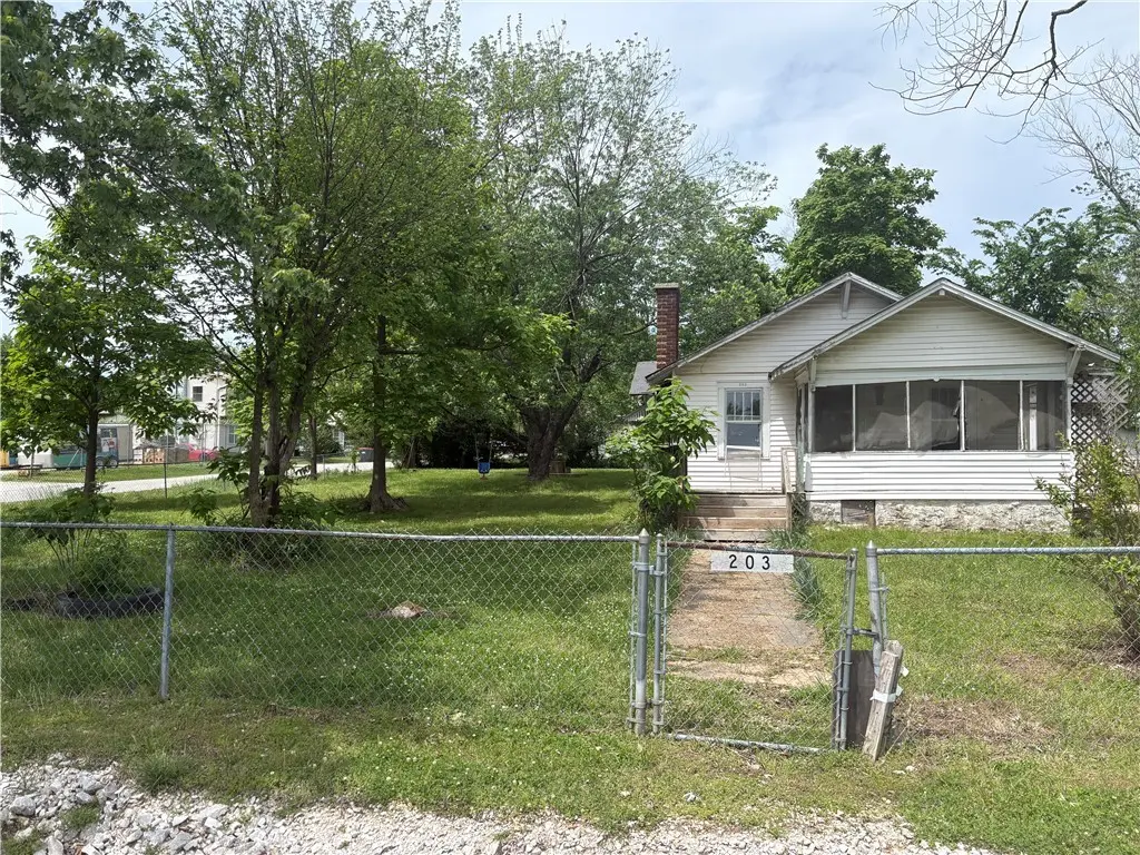 203 Bean St
