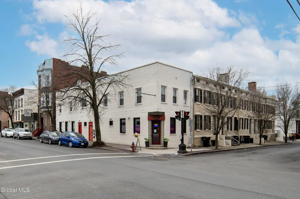 6 Franklin Pl