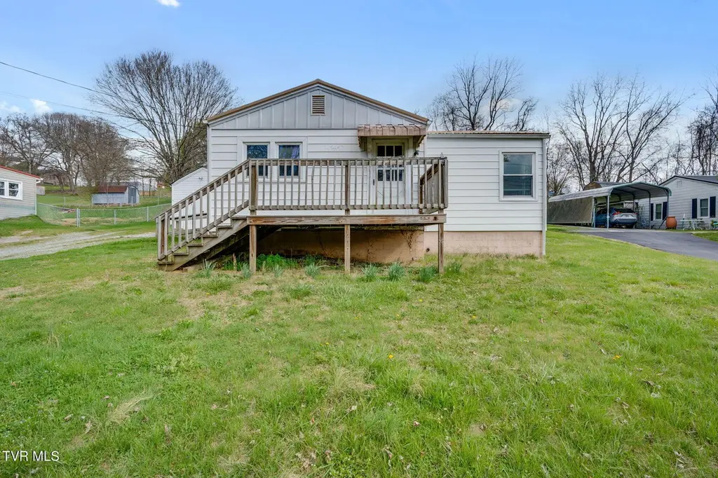114 Maple Dr