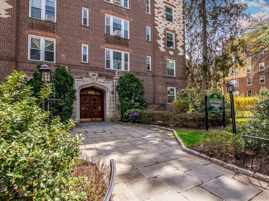 1440 Midland Ave Unit 5C