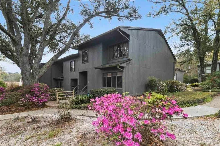 11 Hillbrook Way
