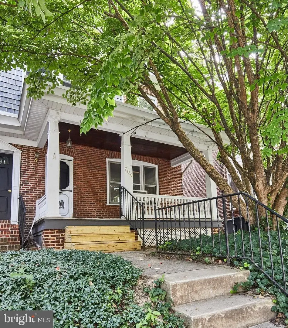 709 W 19th St