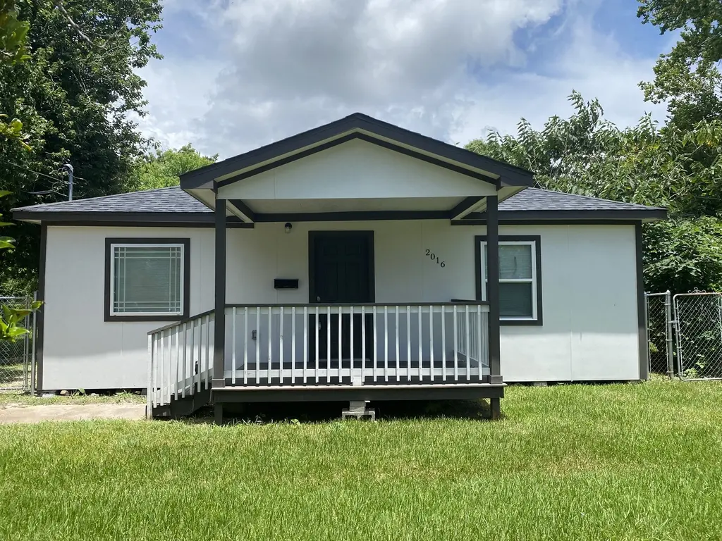 2016 Magnolia Dr