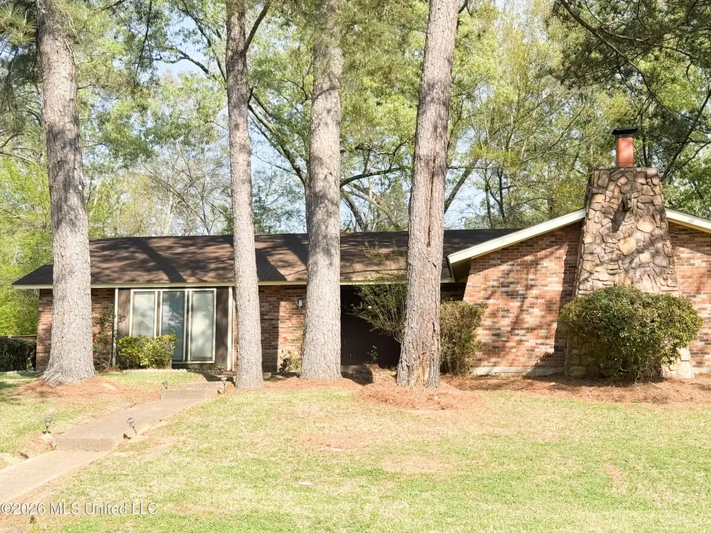 512 Cedarwood Dr