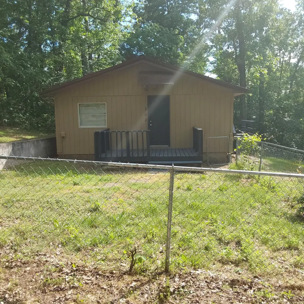 202 Iris Rd