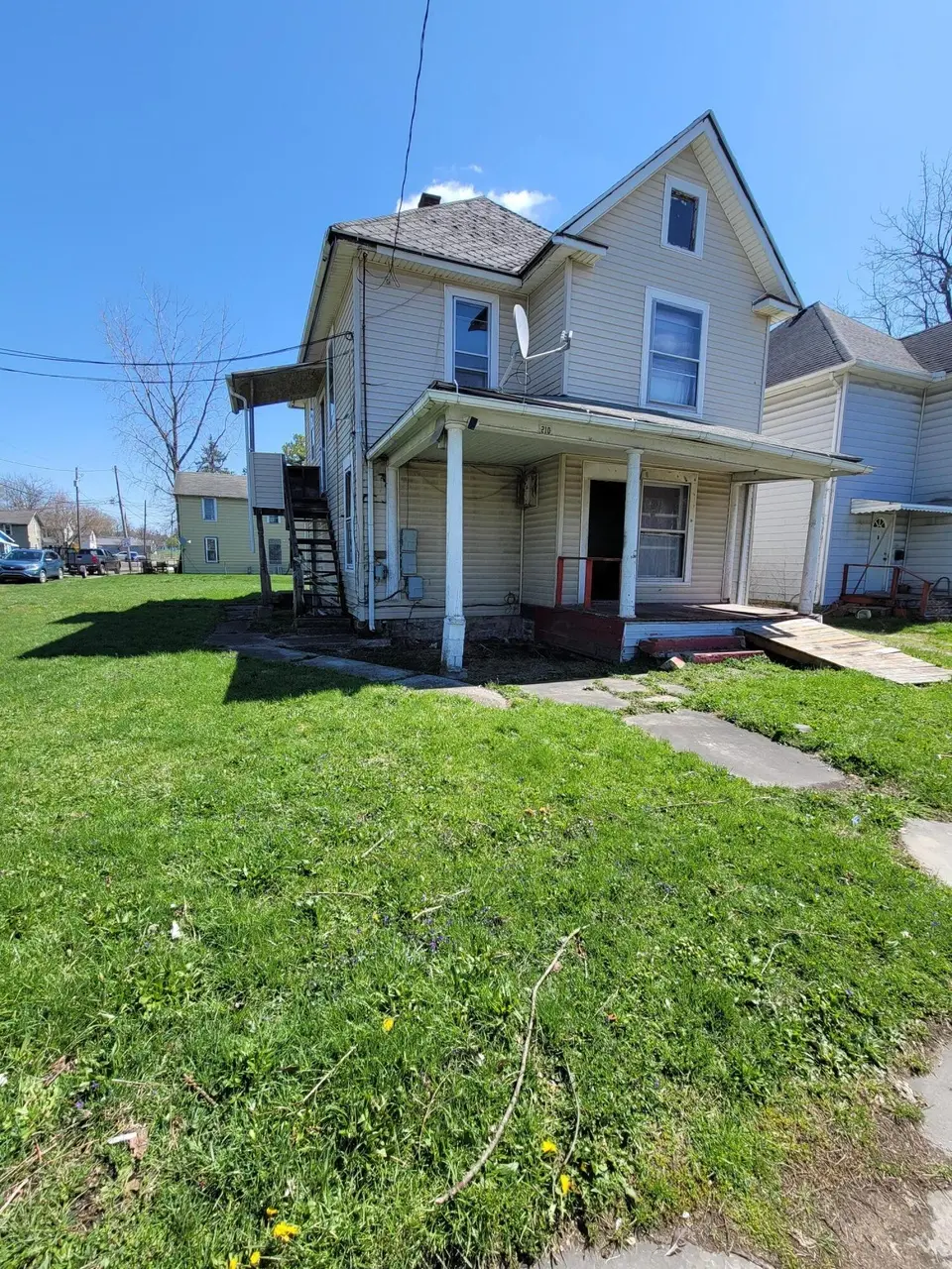 210 Leader St