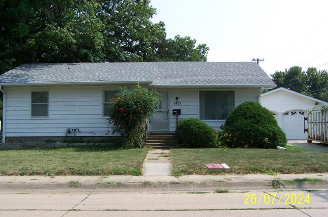 1421 Hoyt St