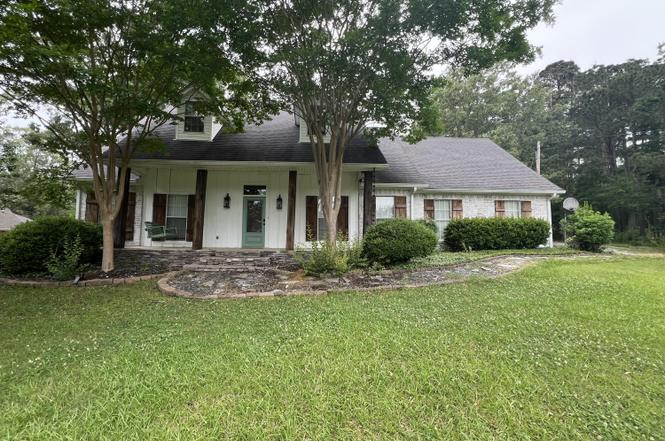 125 Woods Lake Dr