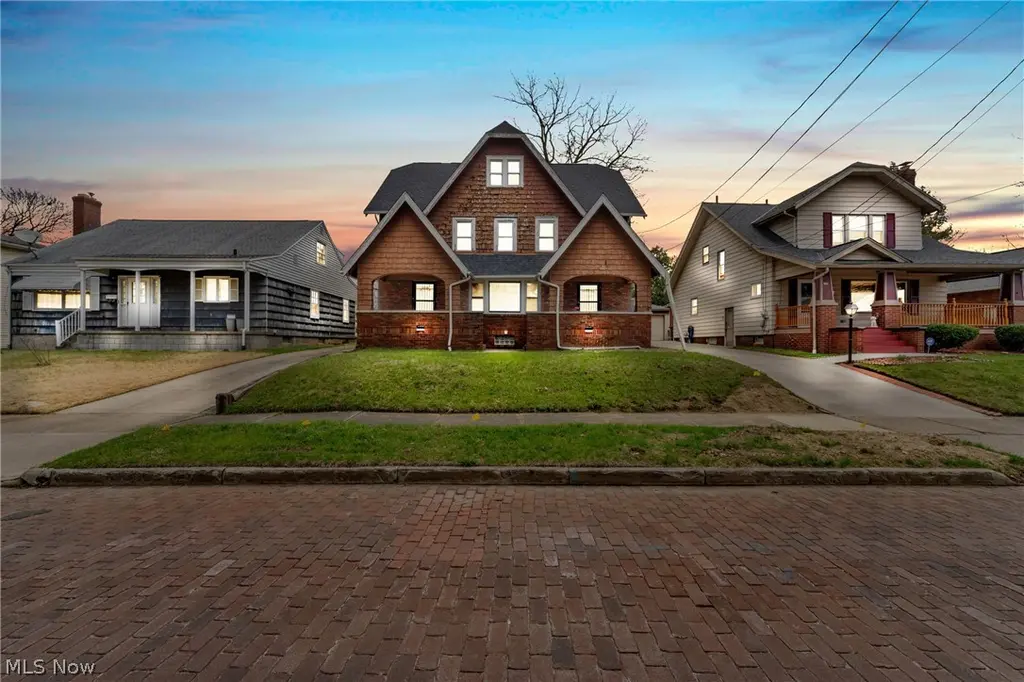 967 Oakland Ave