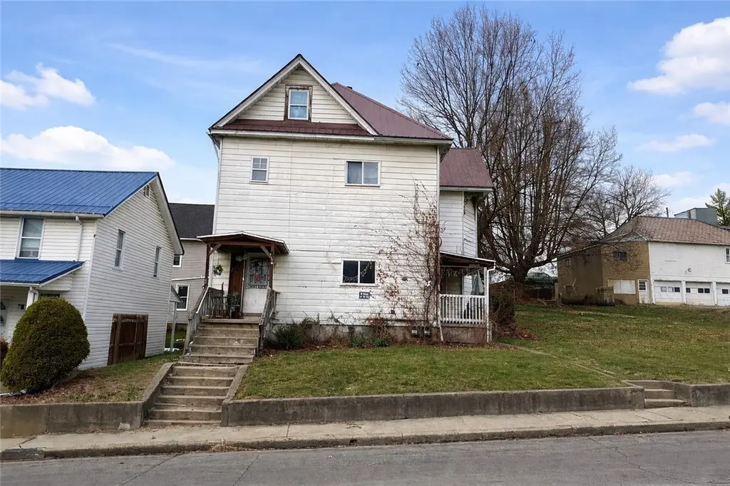 122 W Quarry St