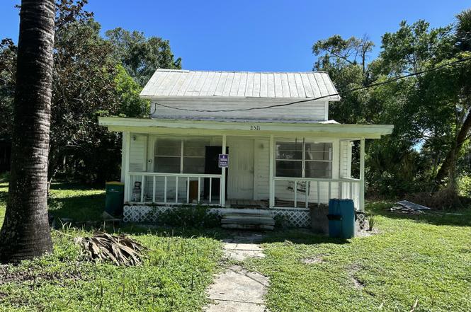 2511 Bruce D Buggs St
