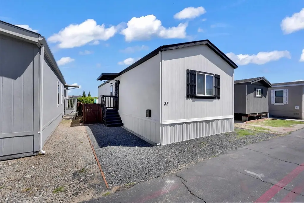 555 Moffat Blvd #33