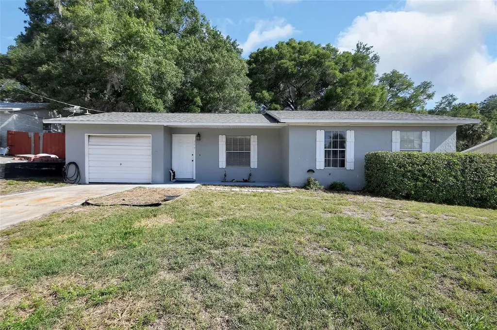 555 Sandy Pines Dr