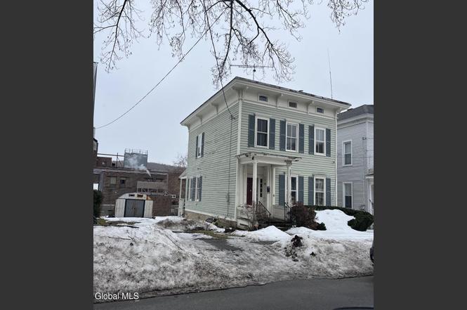 133 Loomis St