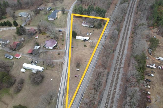 96 Pelham Loop Rd