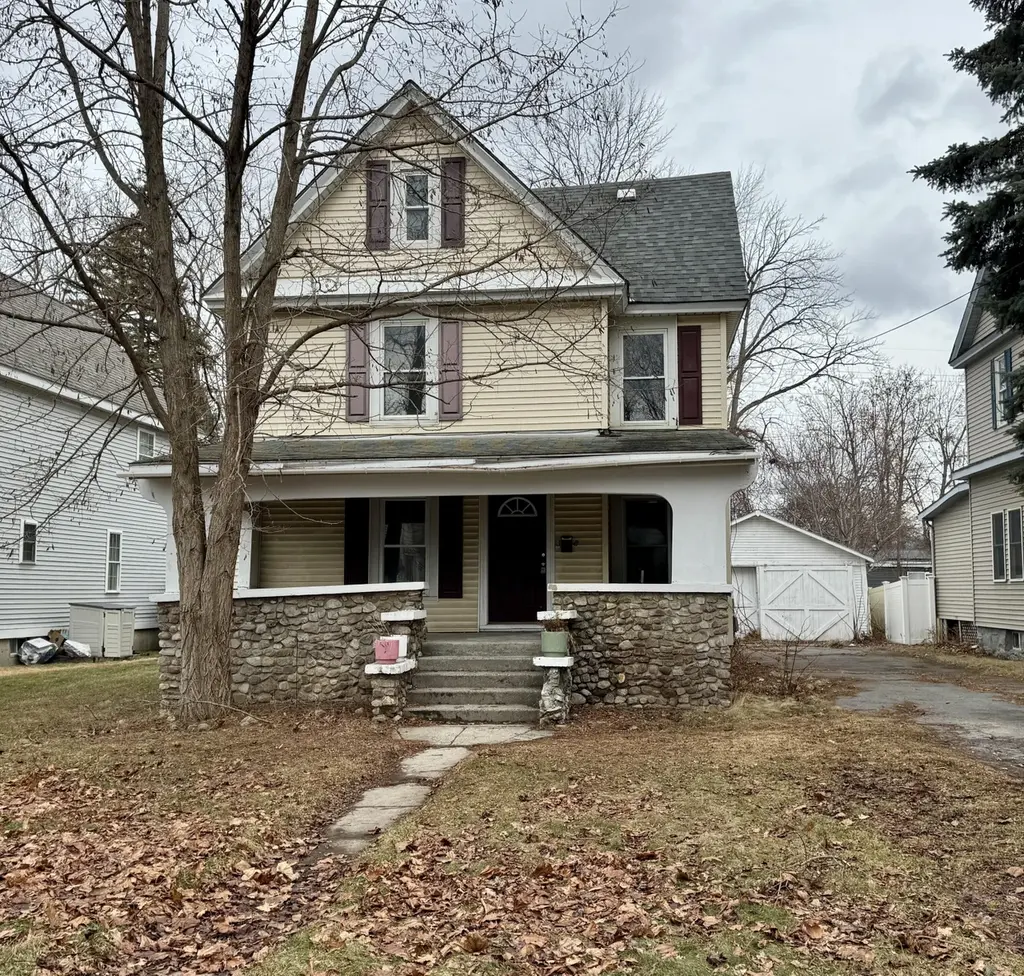 8 Lozier Pl