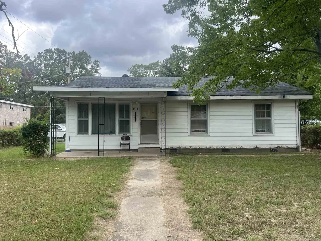 2219 W 34th