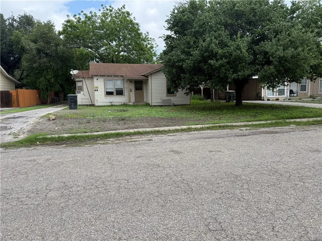 1131 E 5th St