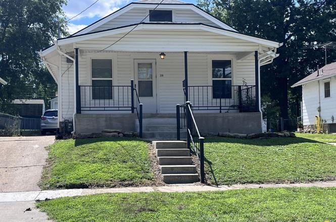 235 NW Story St