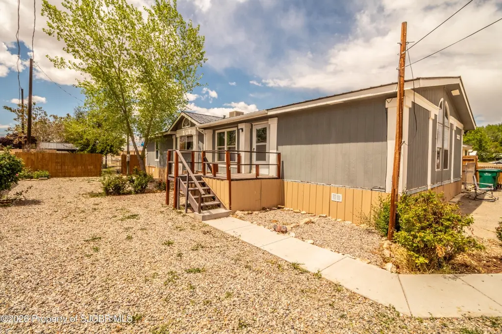1305 Smith Ln