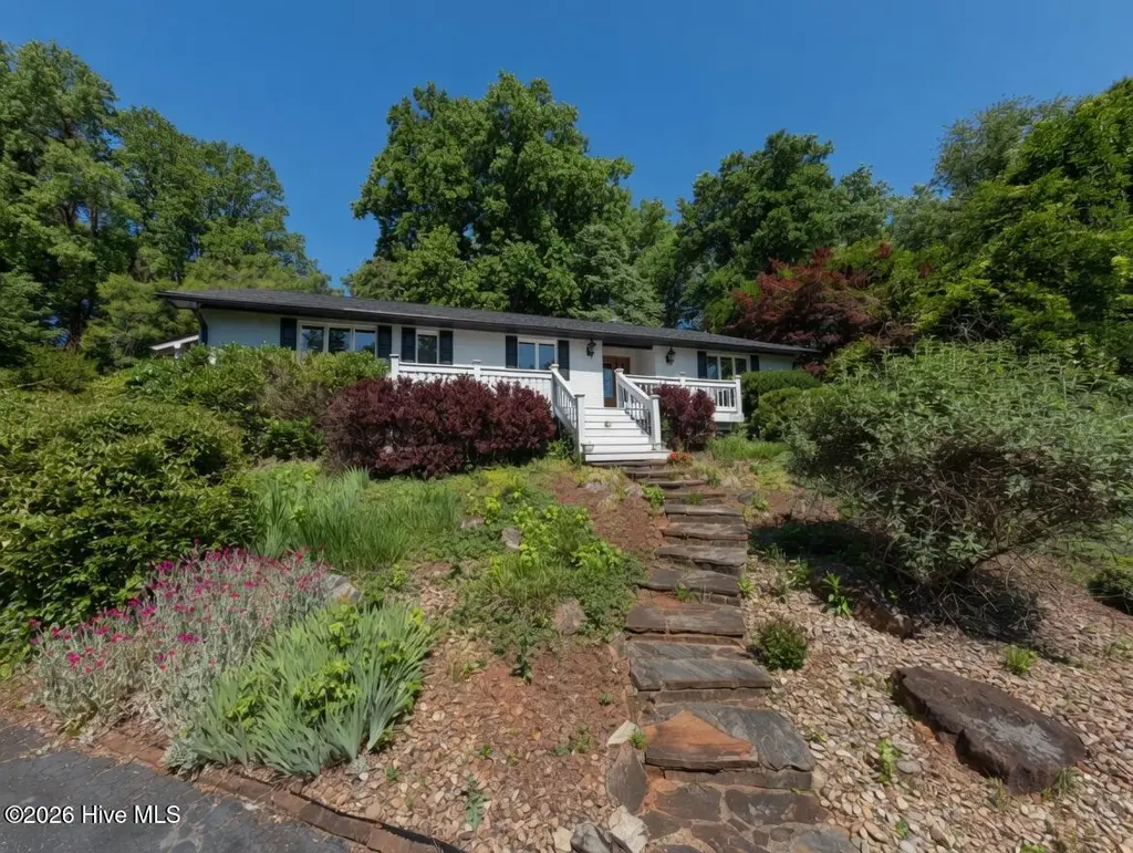334 Case St