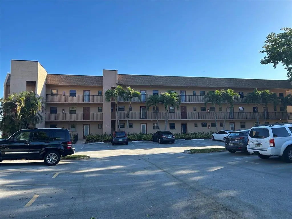 10303 Sunrise Lakes Blvd #205